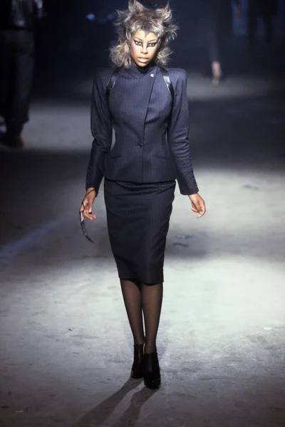 Look 25